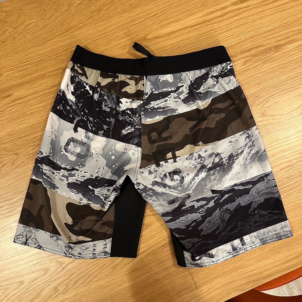 Reebok Black and Gray Board Shorts Athletic Swimwear - Picture 3 of 4
